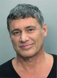 Steven Bauer fue arrestado y luego dejado en libertad.